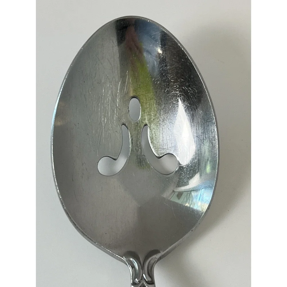 Oneida Stainless steel satin serving‎ spoon Vinland Flatware